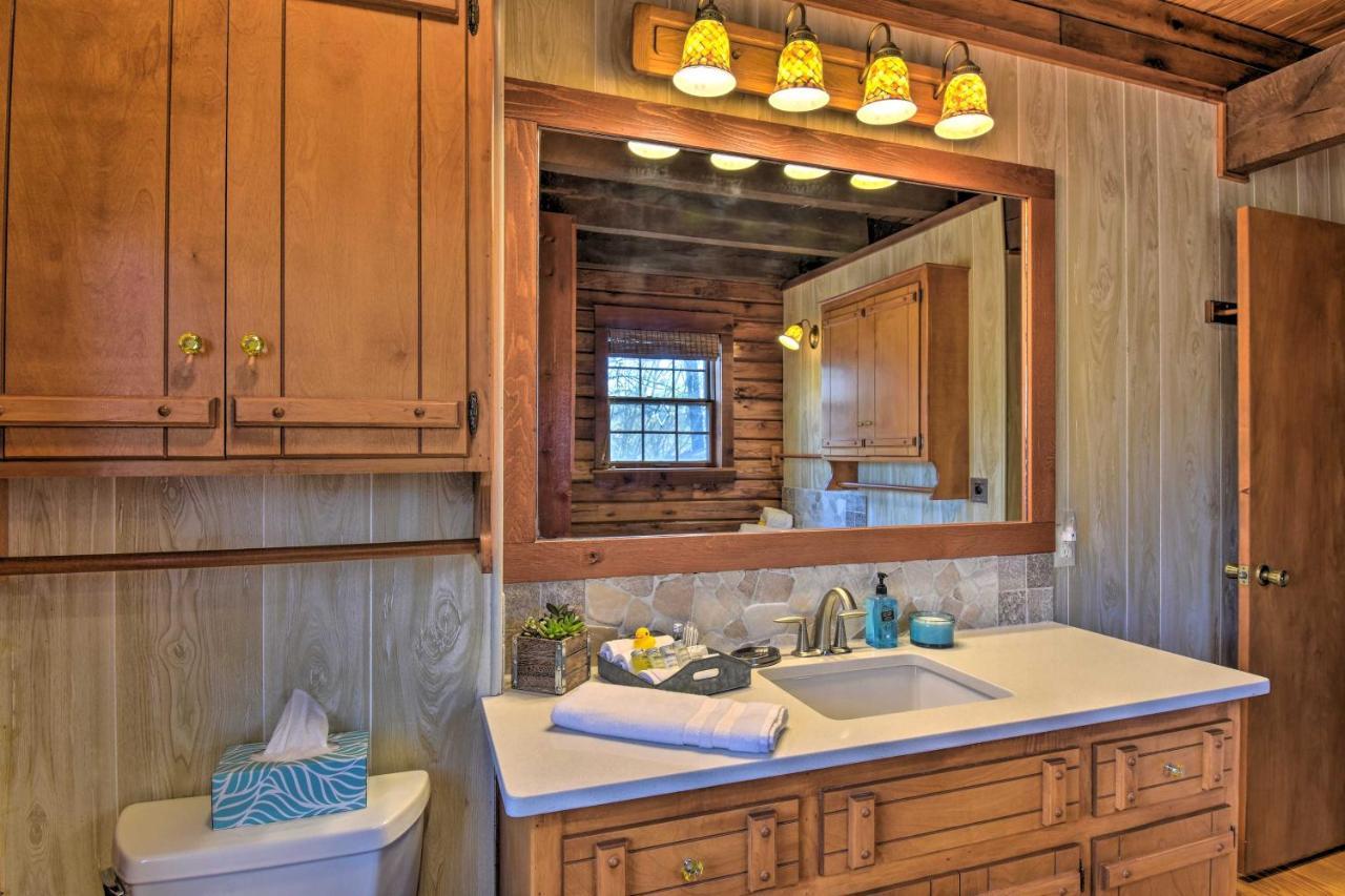 Luxury Pearcy Cabin With 5 Private Acres And Hot Tub! 외부 사진