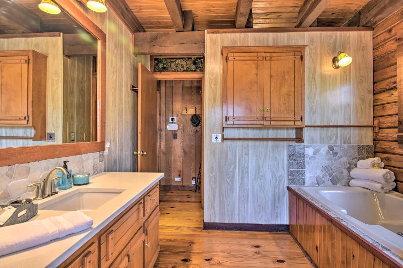 Luxury Pearcy Cabin With 5 Private Acres And Hot Tub! 외부 사진